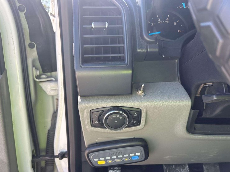 2016-ford-f150-image-15