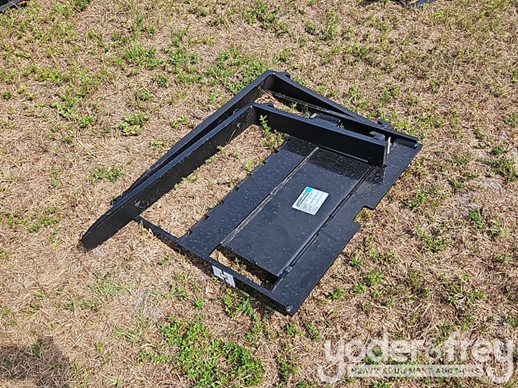 unused-2025-giyi-forks-to-suit-skidsteer-image-4