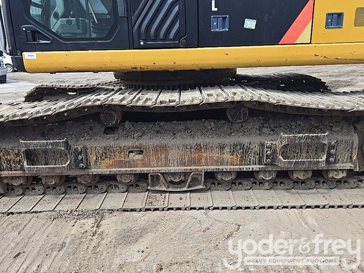 2021-caterpillar-349-image-16