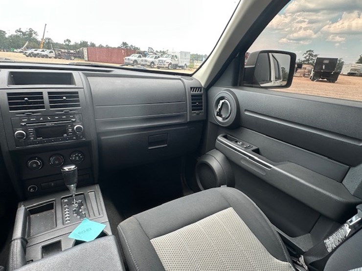 2010-dodge-nitro-image-36