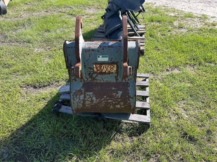 2020-gp-equipment-24in-excavator-bucket-image-6