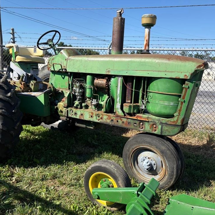 JOHN DEERE 3010