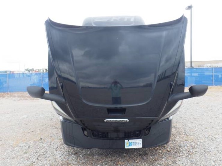 2020-freightliner-cascadia-126-image-18