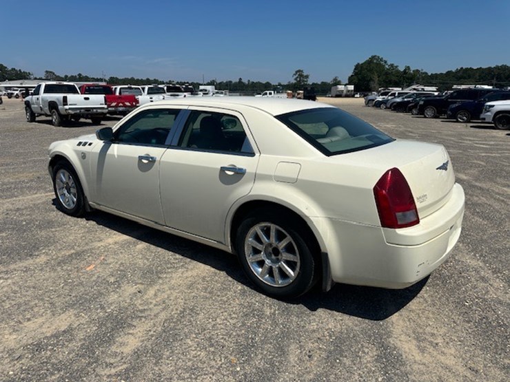 #23051-•-2007-chrysler-300-image-4