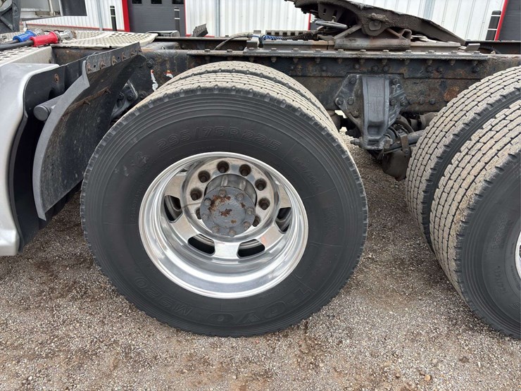 2013-kenworth-t660-image-8