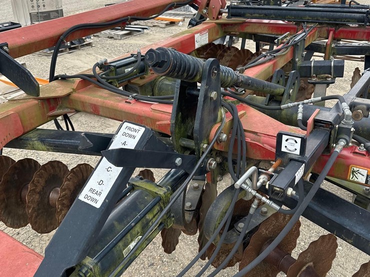 case-ih-330-image-3