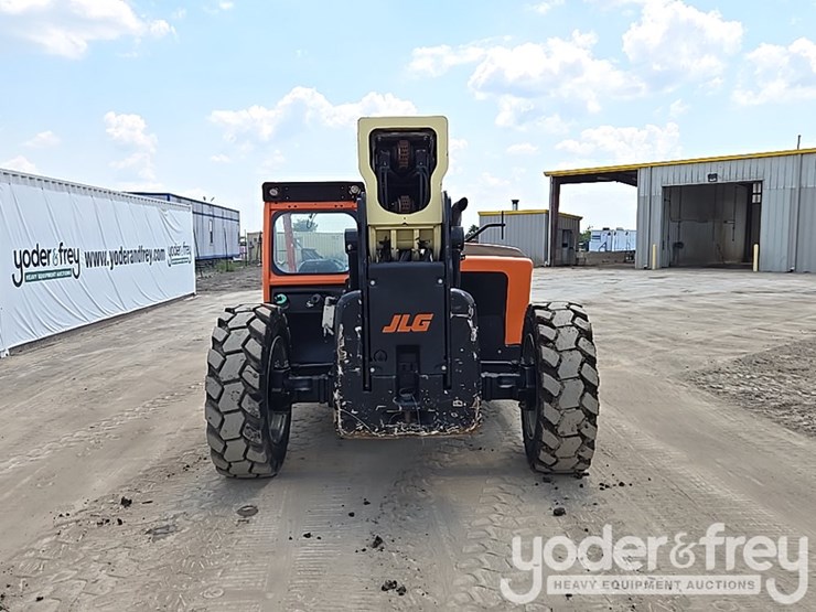2019-jlg-1055-image-4