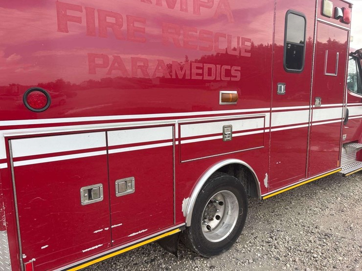 2007-freightliner-m2-106-ambulance-image-24