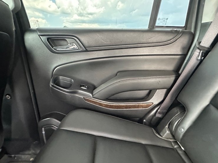 2015-chevrolet-tahoe-image-31