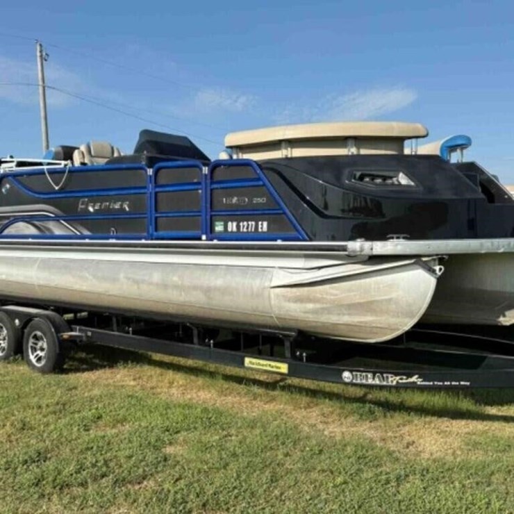 2016 Premier PTX Tritoon