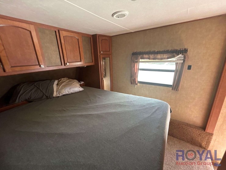 2015-revere-shasta-27db-5th-wheel-travel-trailer-image-23