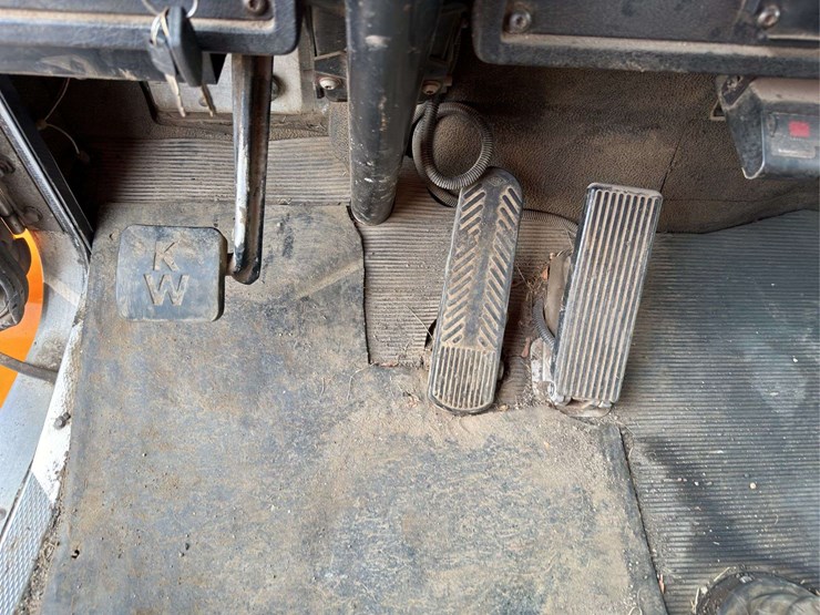 1999-kenworth-t300-image-46
