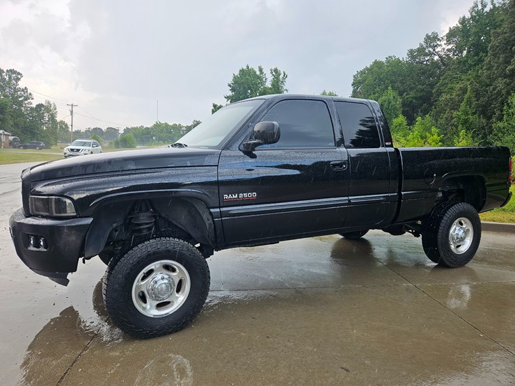 #18968-•-2002-dodge-ram-2500-pickup-truck-image-4