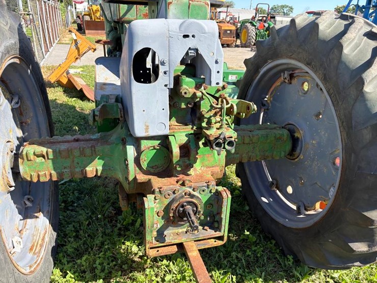 john-deere-3010-image-11