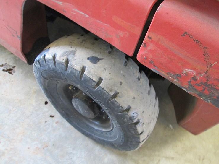 #12-•-#26939-•-nissan-14-3000lb-pneumatic-tire-forklift-nf01m14-image-5