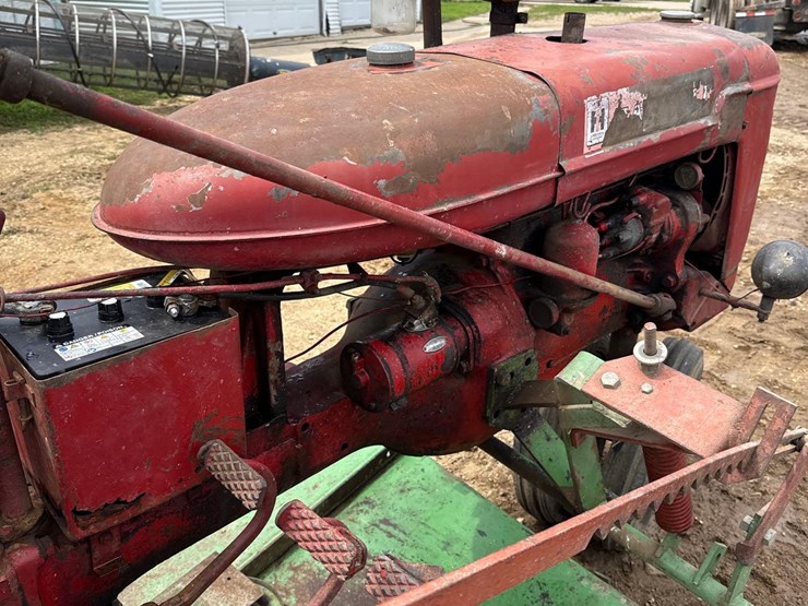 farmall-b-tractor-w/-5ft-belly-mower-image-19