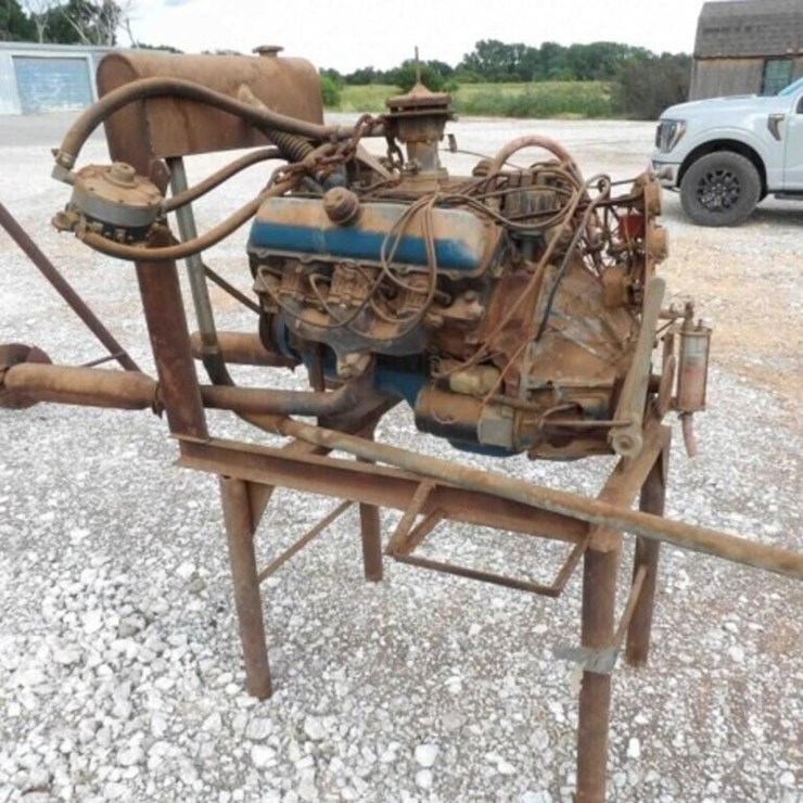 Oldsmobile 8 Cylinder Engine & Stand