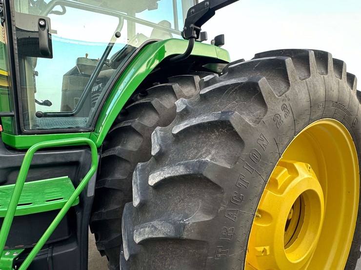 2000-john-deere-8310-image-39