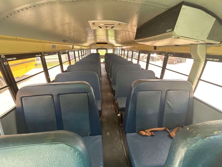 2004-ic-corporation-3000ic-school-bus-image-18