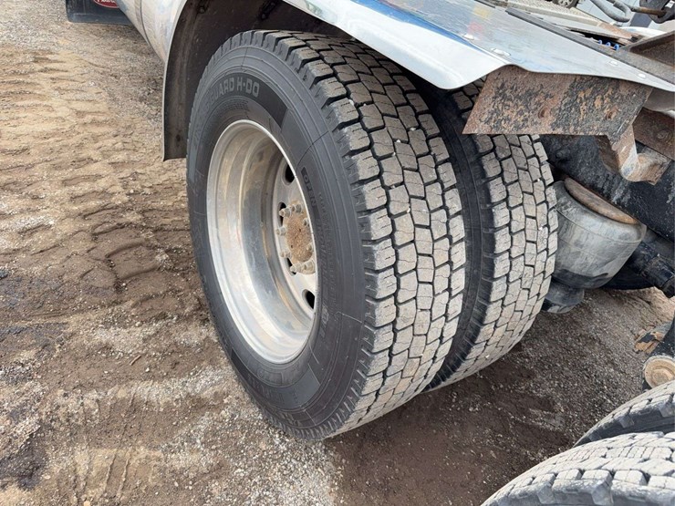 2008-peterbilt-388-image-7