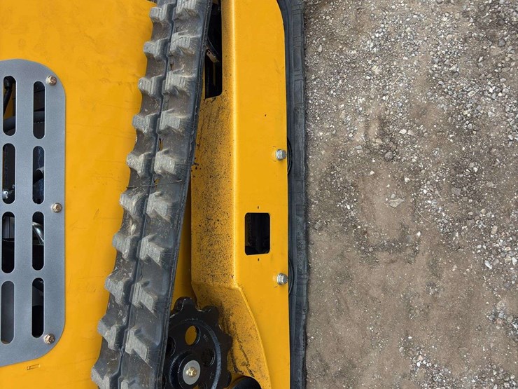 sdll30-stand-on-skid-loader-image-9
