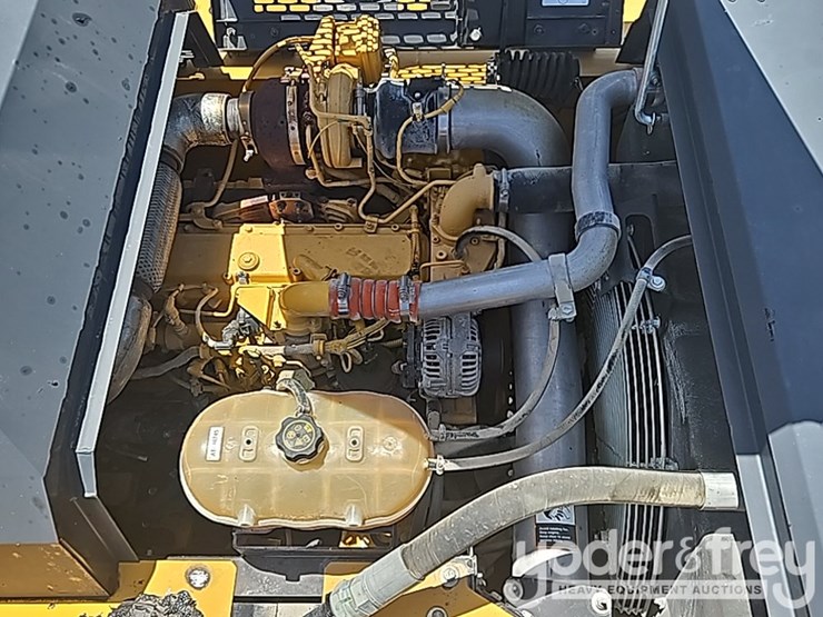 2019-deere-210g-image-37
