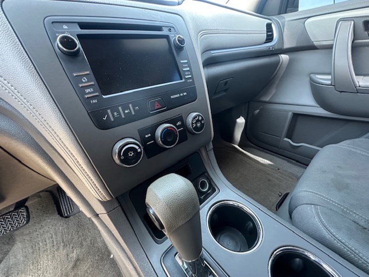 2016-chevrolet-traverse-ls-image-47