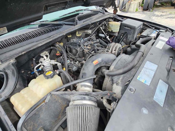 2002-chevy-2500-hd-pickup-truck-image-13