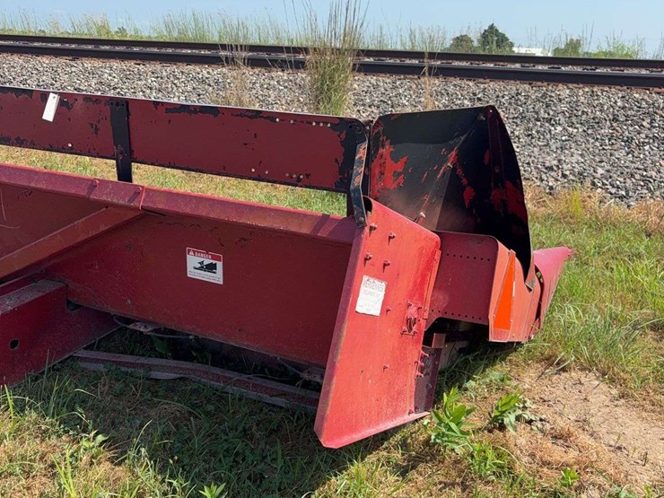ih-983-8-row-corn-head-image-6