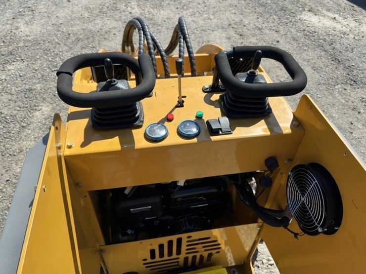 2025-aboss-gh350-mini-compact-track-loader-image-13