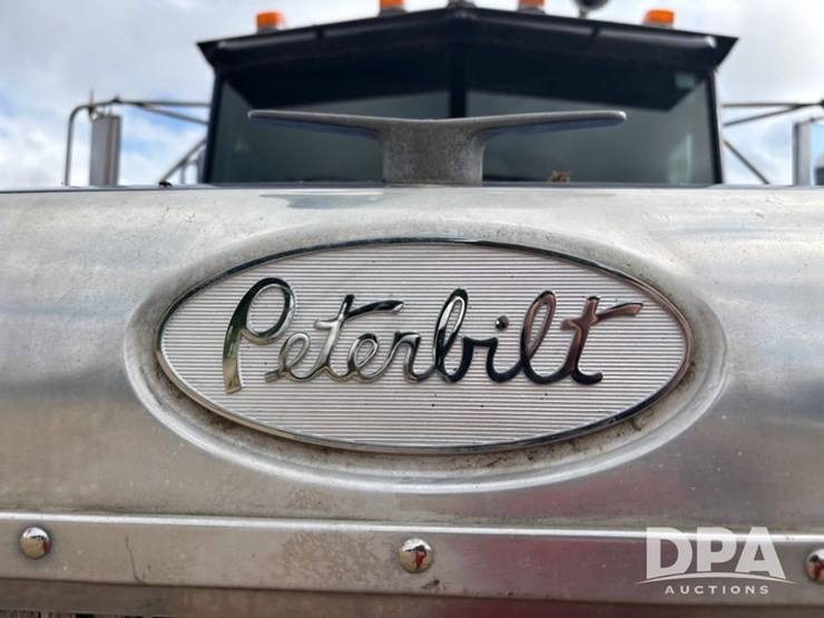 1998-peterbilt-385-image-27