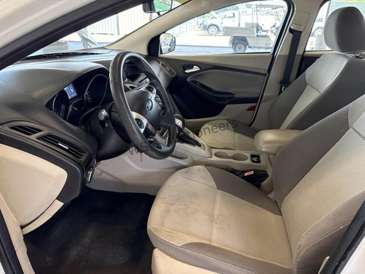 2012-ford-focus-se-sdn-image-20