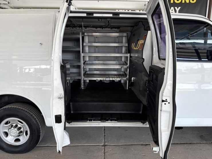 2014-chevrolet-express-2500-image-10