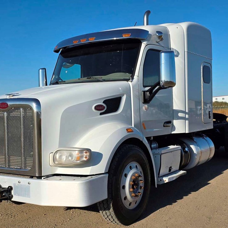 2017 PETERBILT 567