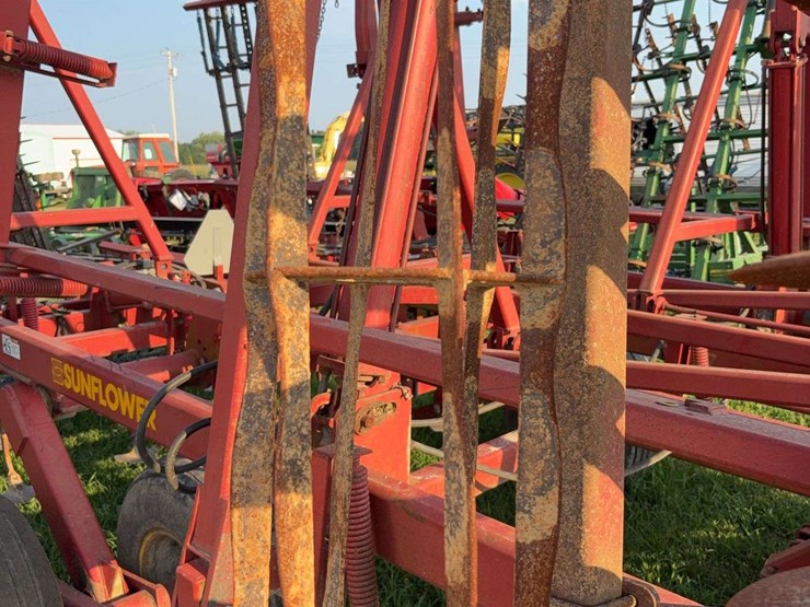 sunflower-6432-36ft-finishing-tool,-beater-bar,-5-bar-harrow,-used-this-spring-image-6