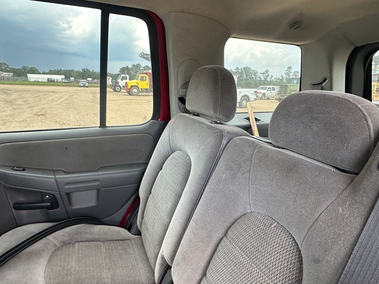 2005-ford-explorer-image-29