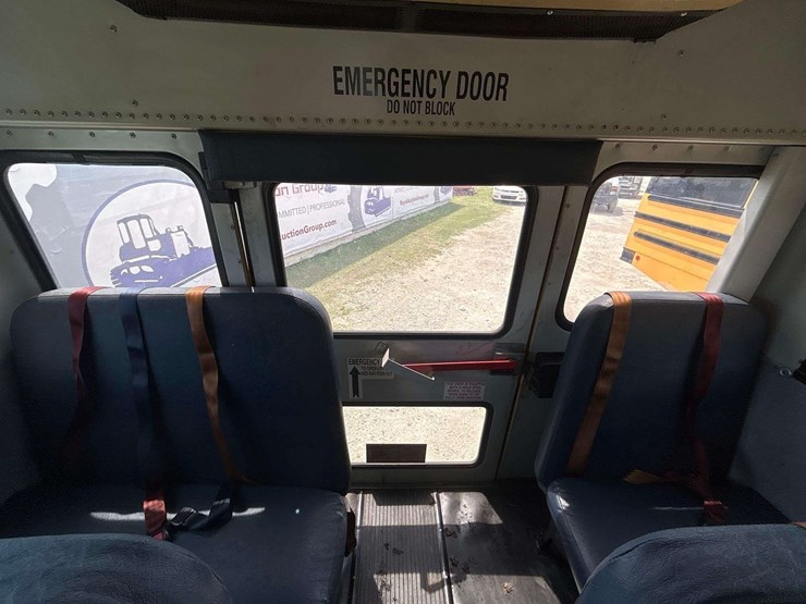 2004-ic-corporation-3000ic-school-bus-image-24