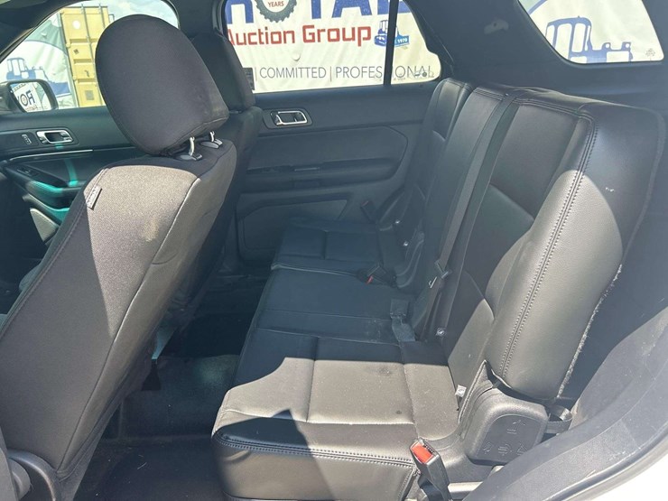 2016-ford-explorer-image-22