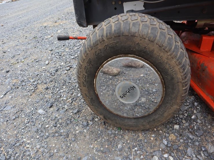 kubota-2wd-lawn-tractor-image-12