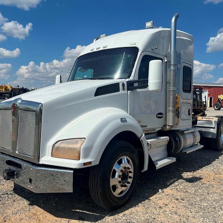 2015 KENWORTH T880