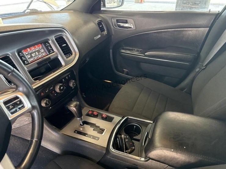 2013-dodge-charger-se-sdn-image-17