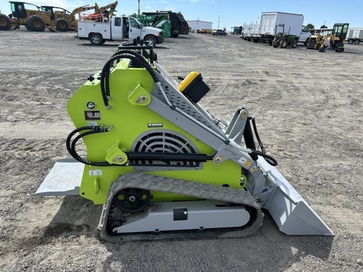2025-land-hero-ldh-t640-mini-compact-track-loader-image-6