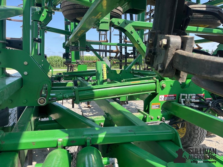 john-deere-2310-image-12