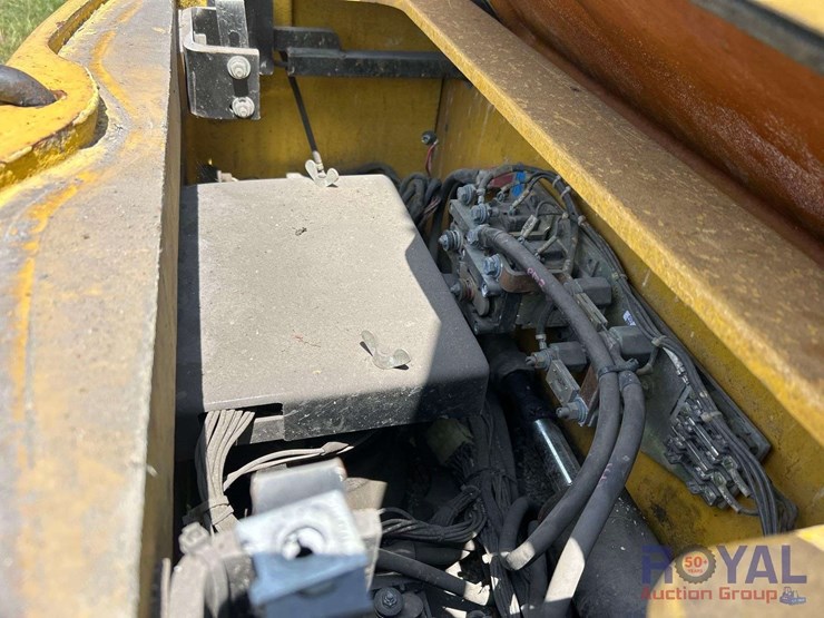 yale-3,500lb-electric-forklift-image-9