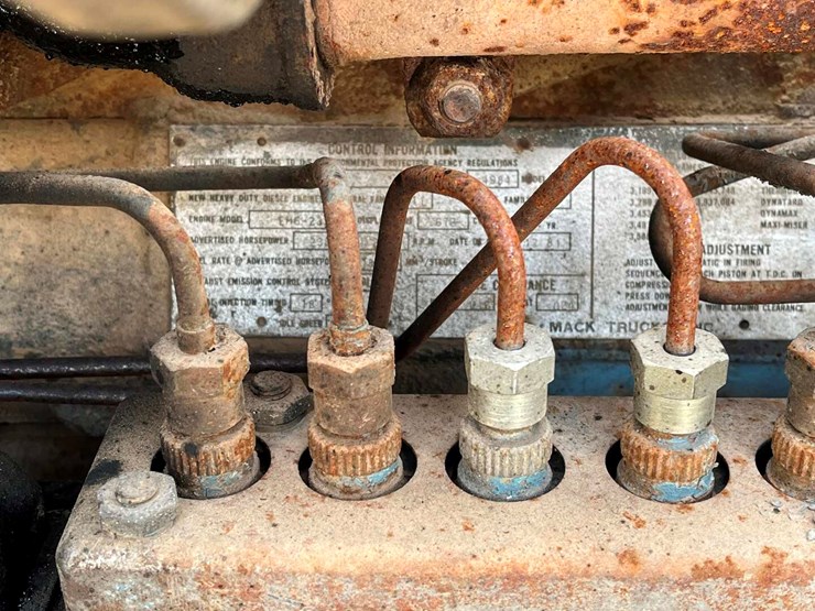 1982-mack-rd685s-image-15