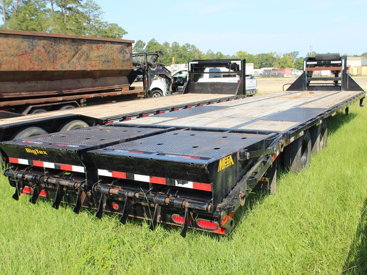 #22662-•-2022-big-tex-28ft-gooseneck-trailer,-22gnt28bksmr-image-4