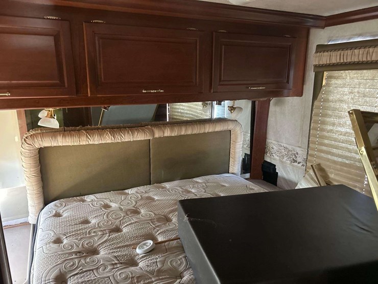2002-fleetwood-expedition-36ft-motorhome-image-15
