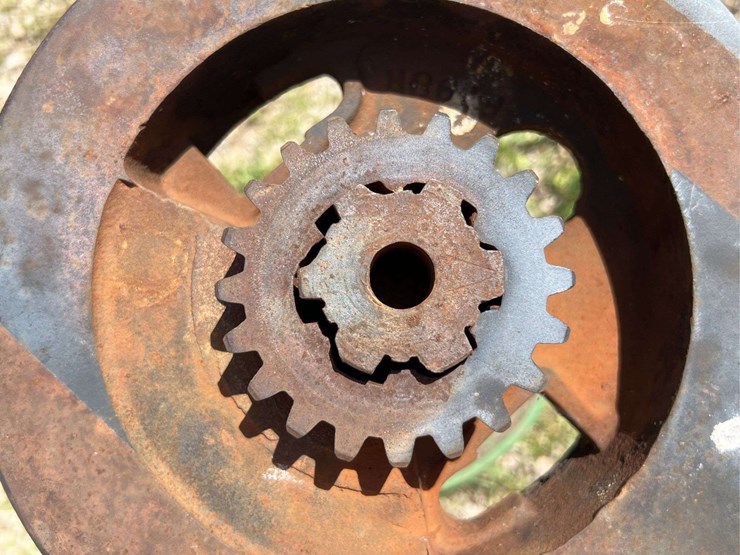 john-deere-model-g-crankshaft-and-flywheel-image-11