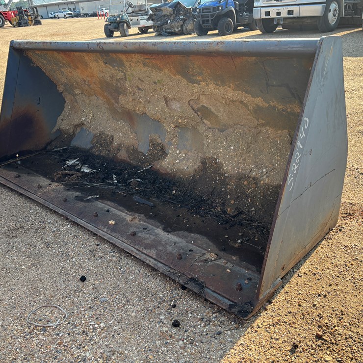 #22940 • GP LOADING BUCKET