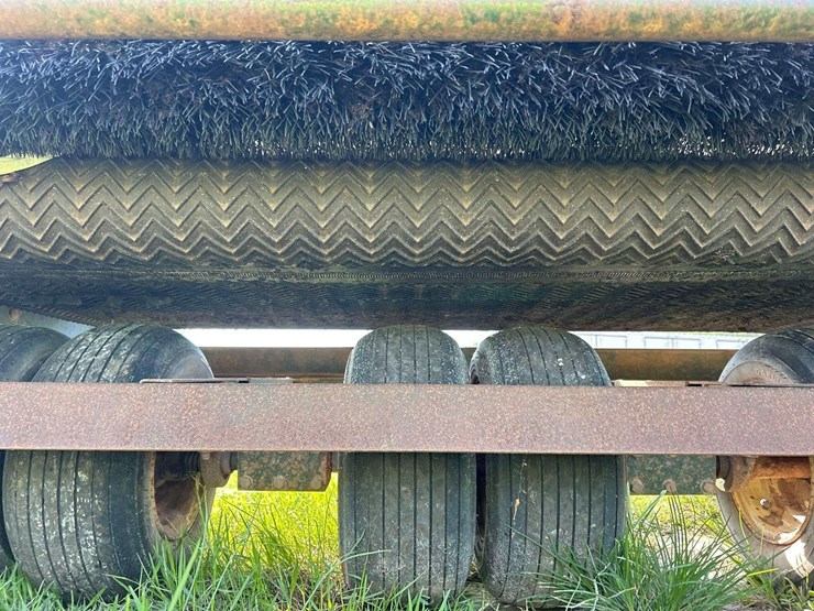 turfco-mete-r-matic-iii-pull-behind-top-dresser-image-13
